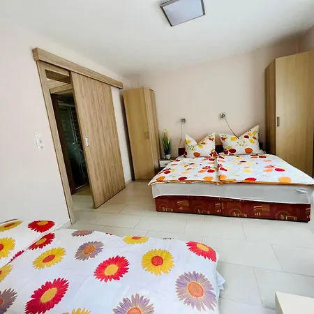 Apartmán Little House With Garden *