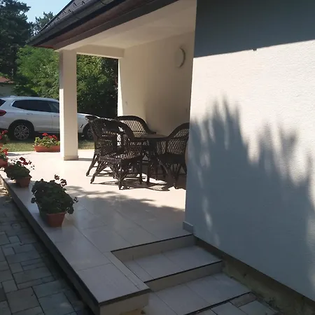 Apartmán Little House With Garden