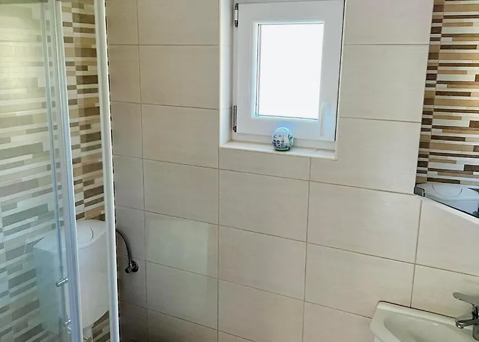 Apartment Little House With Garden